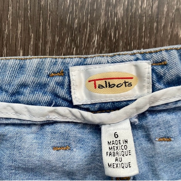 Vintage High rise light wash denim jeans. - Picture 9 of 17